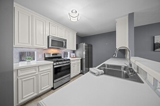 Building Photo - 1523 Cook St