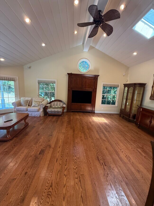 Building Photo - 25567 Willow Pond Ln