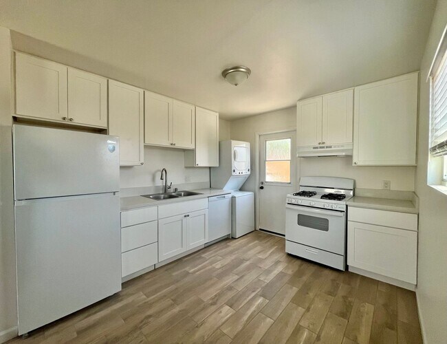 Building Photo - 3543-3545 Clairemont Mesa Blvd