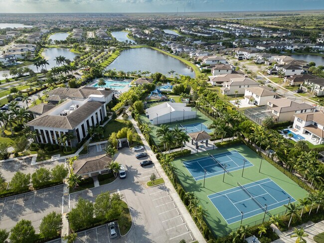 Building Photo - 10660 S Lago Vista Cir