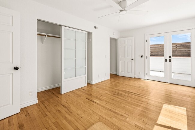 Building Photo - Spacious 3 Bed / 3 Bath Ocean Beach Townhome with Private Patio & Garage - Available NOW