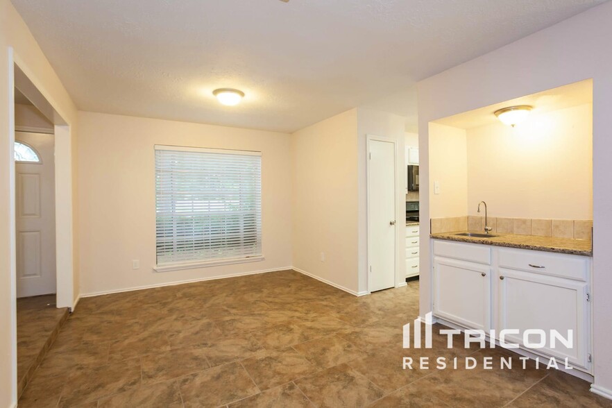 Building Photo - 14130 Galvani Dr
