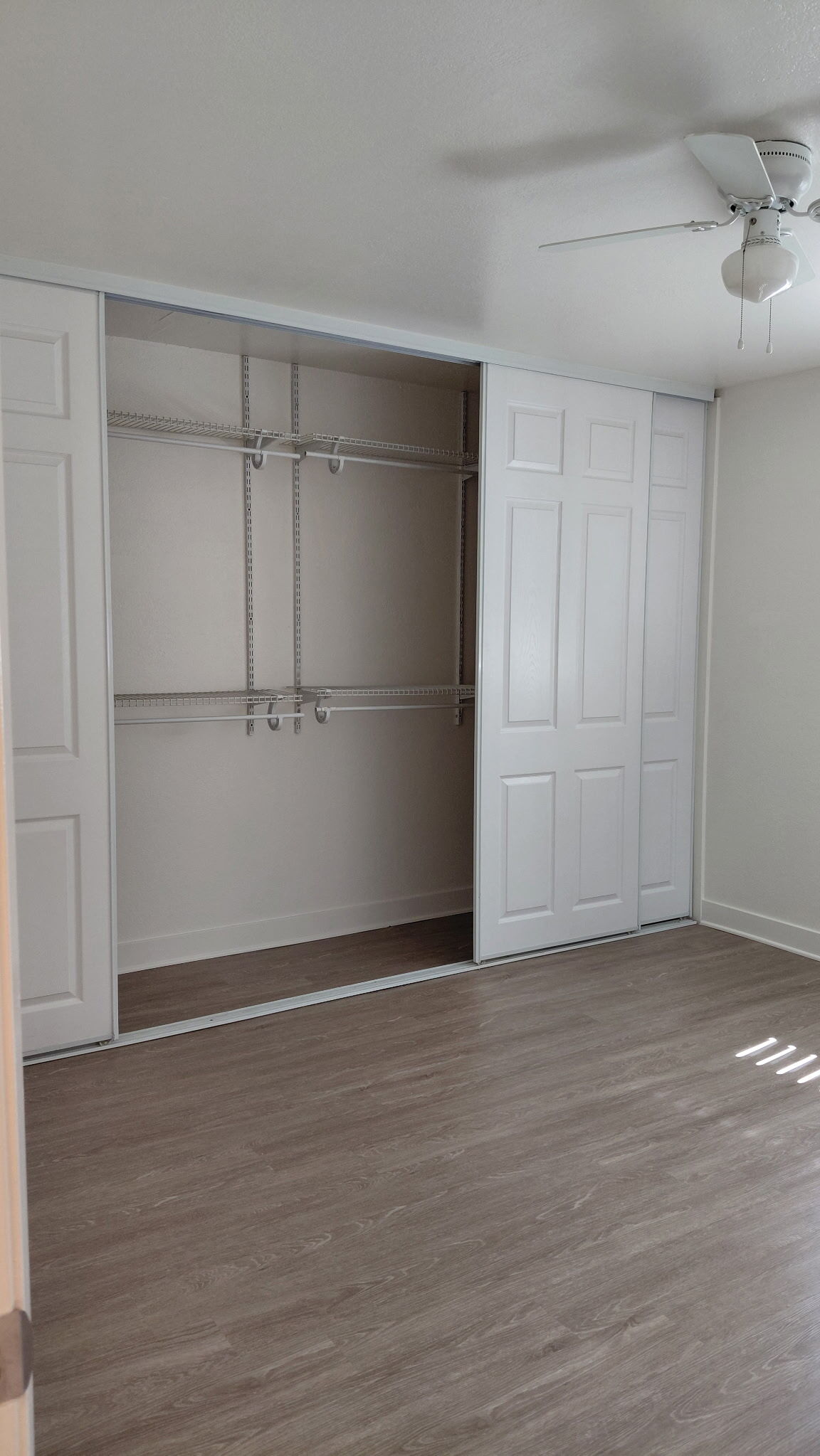 Bedroom 2 and closet - 25 New York St