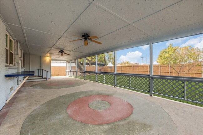 Building Photo - 10227 Sylvia Dr