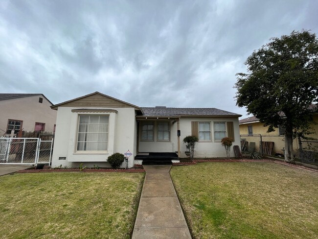 Building Photo - Centrally located 3-bedroom house