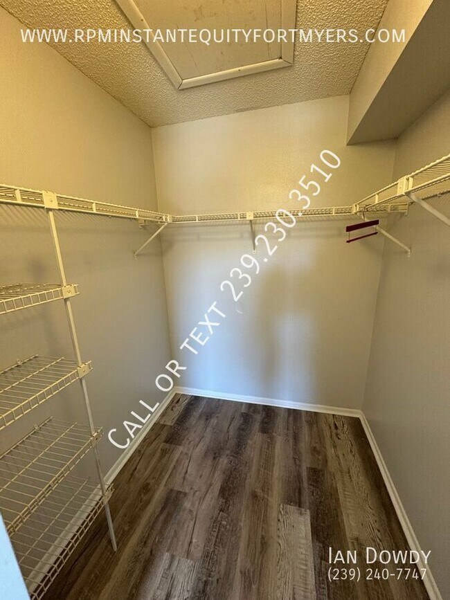Building Photo - 5323 Summerlin Rd