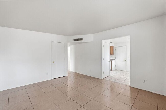 Building Photo - Bright 3-Bed Tucson Rental Home with Expansive Fenced Backyard Near U of A