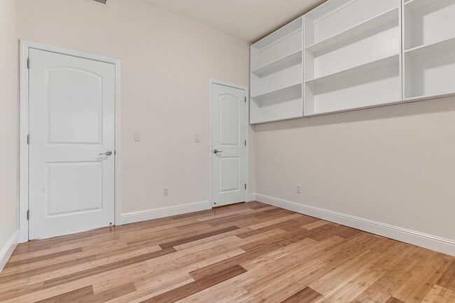 Building Photo - 2 Bed, 2 Bath, 2 Car Parking - Stunning Co...
