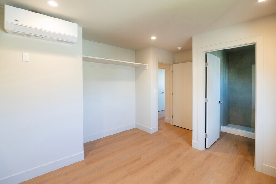 Building Photo - 4541 1/2 Melbourne Ave