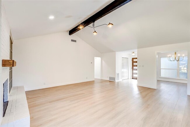 Building Photo - 4827 Gerona Dr