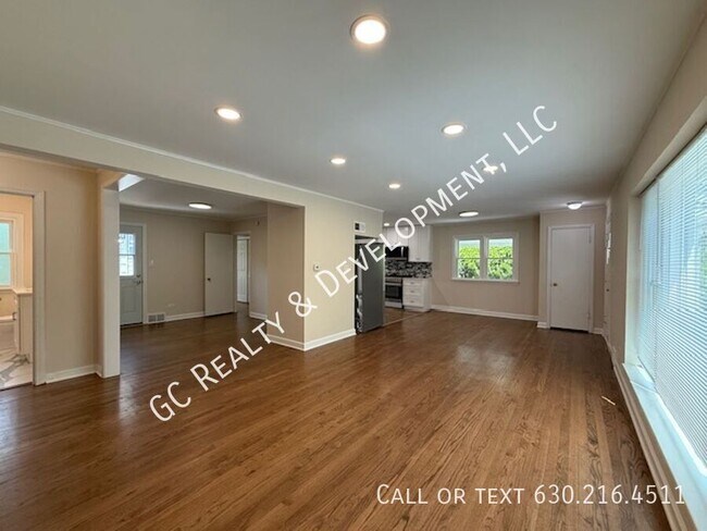 Building Photo - 318 S Hale St