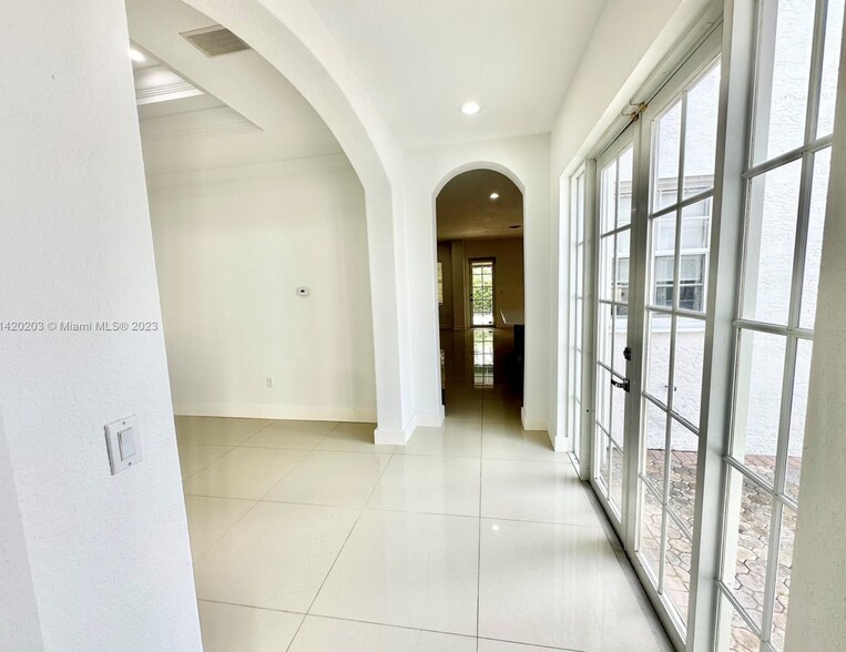 Building Photo - 6864 NW 113th Pl