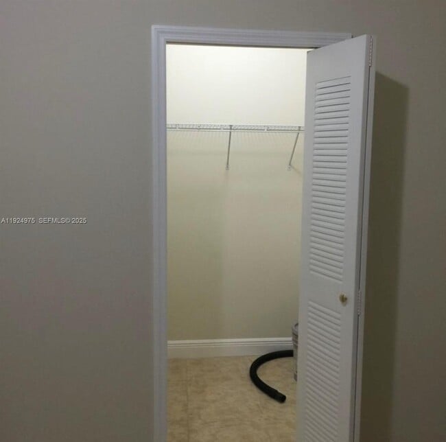 Building Photo - 41 W 14th St