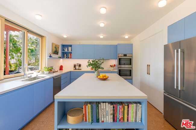 Building Photo - 5676 Hub St