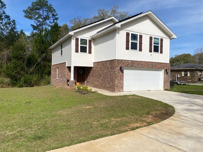 Building Photo - Functional 2-Story Design | 4BR + 2.5BA | Quick Access to I-10