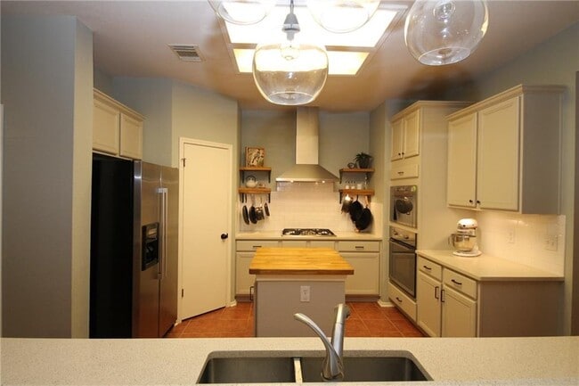 Building Photo - 12517 Sir Christophers Cove