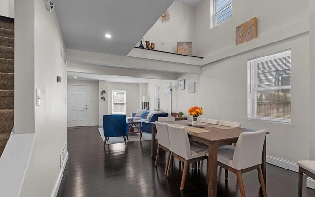 Building Photo - Beautiful 2 Bedroom Home on Verbeke St