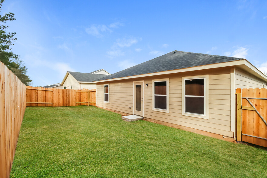 Building Photo - 15606 Briar Forest Dr