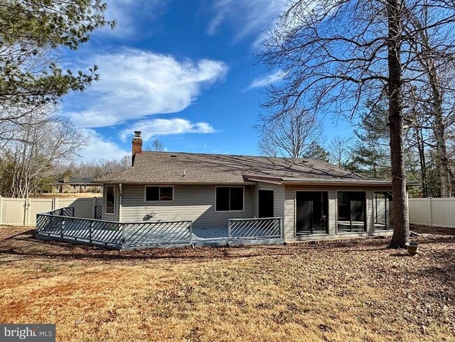 Building Photo - 401 Butternut Ct