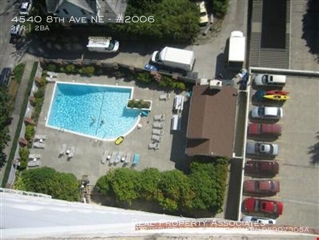 Building Photo - 4540 8th Ave NE