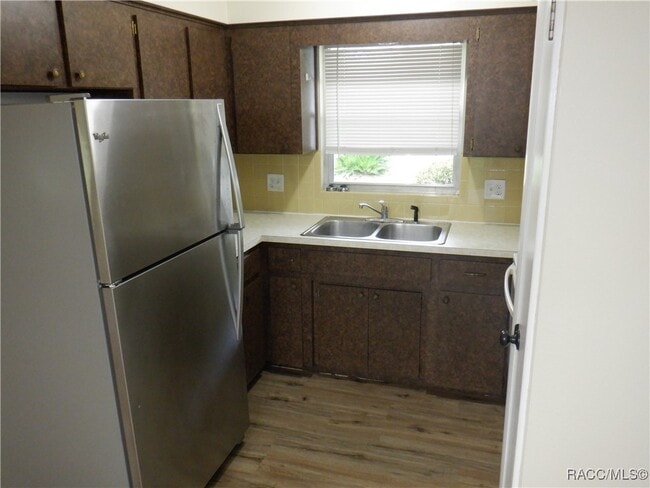 Building Photo - 9513 E Village Green Cir