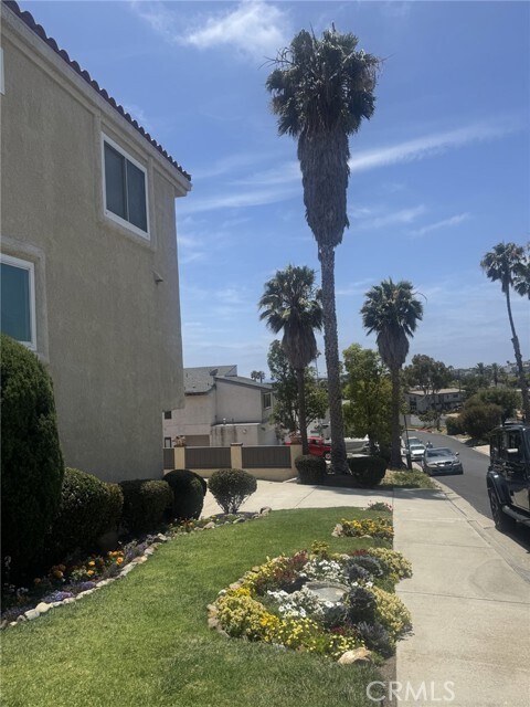 Building Photo - 25062 Alicia Dr