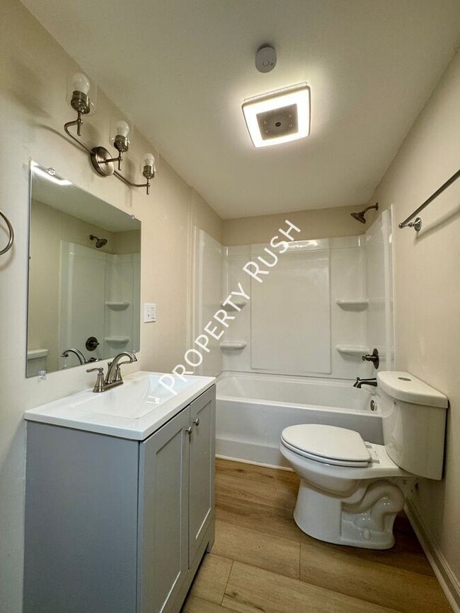 Building Photo - 975 Beason Dr