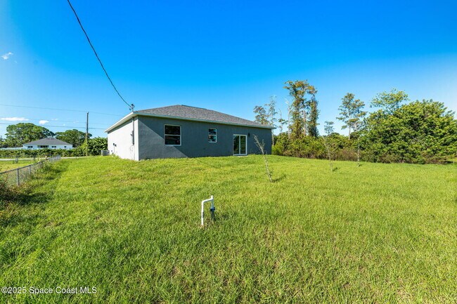 Building Photo - 1410 Towton St SE