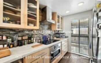 Building Photo - 7322 Marina Pacifica Dr N