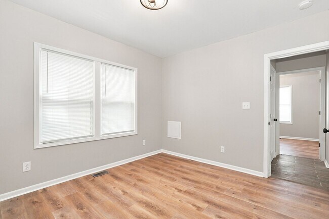Building Photo - 846-848 Reinhard Ave