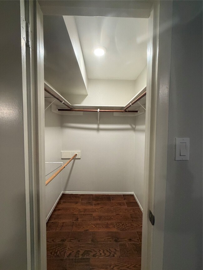 Building Photo - 3300 Pebblebrook Dr