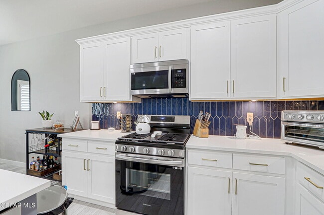 Building Photo - 325 Playa Vis St