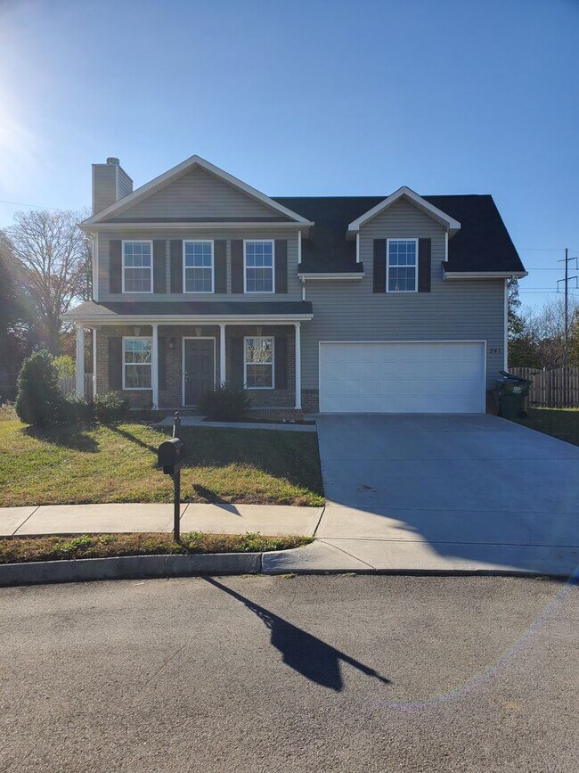 Building Photo - Maryville 37804 - 3 bedroom, 2.5 bath home with fireplace - Call Karen Robertson (865) 454-7626
