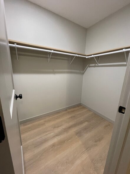 Building Photo - 2933 King James Way