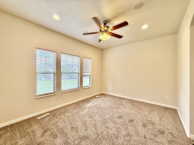 Building Photo - 10753 Topview Rd