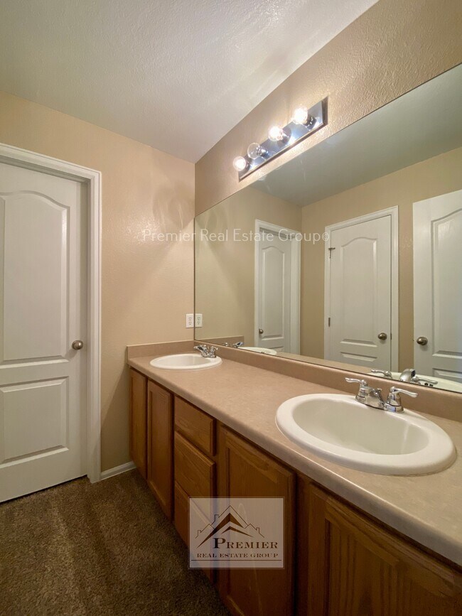 Building Photo - 7630 Duck Hawk Pl