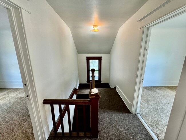 Building Photo - 4 Bedroom House Across from EMU! Available Fall 2026