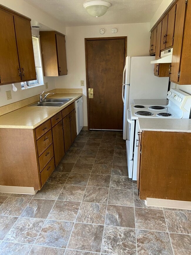 Building Photo - WarP01