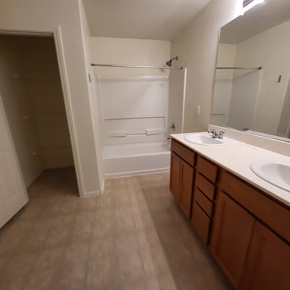 Building Photo - 9282 Keystone Ridge Ave