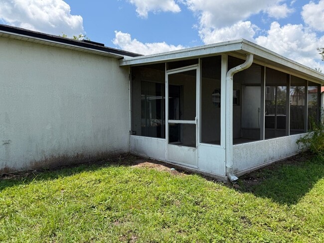 Building Photo - 7327 High Bluff Rd N