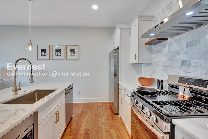 Building Photo - 1258 1st Ave S