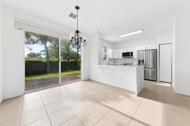 Building Photo - 402 Seminole Palms Dr