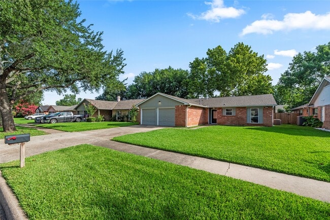 Building Photo - 3031 Jenny Dr