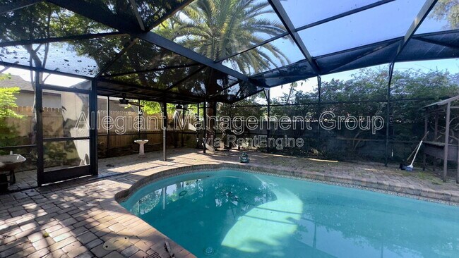 Building Photo - 2410 Sable Dr
