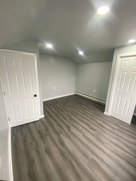 3rd - 129 Price St