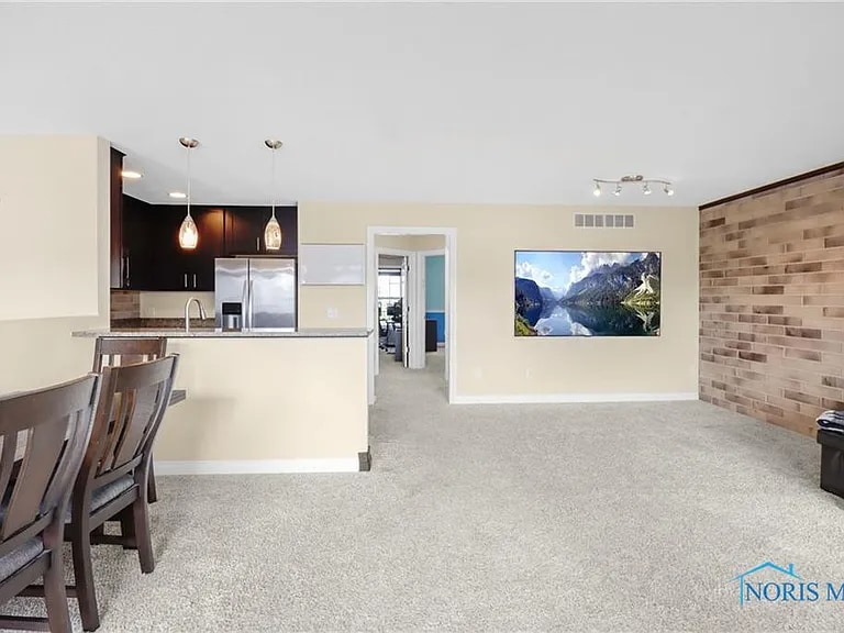 Building Photo - 4733 Lakeside Dr