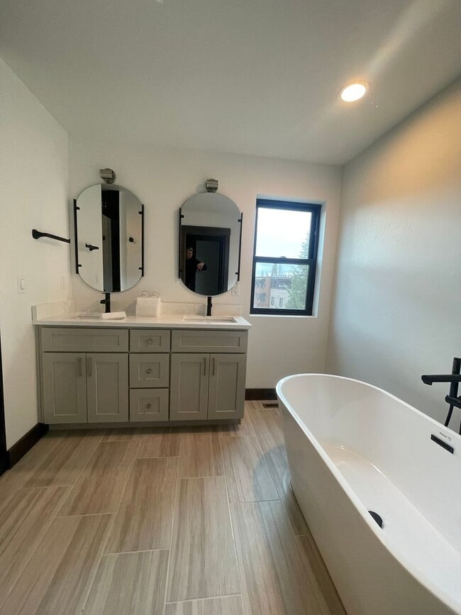 Building Photo - Whitefish Landing Town House