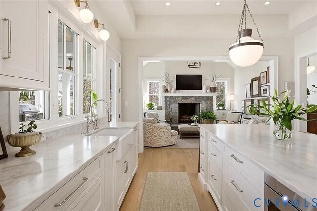 Building Photo - 9311 Larus Ct