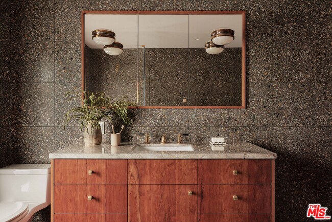 Building Photo - 775 San Rafael Terrace