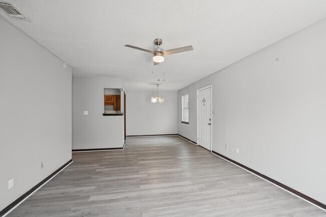 Building Photo - 455 Stara Cir